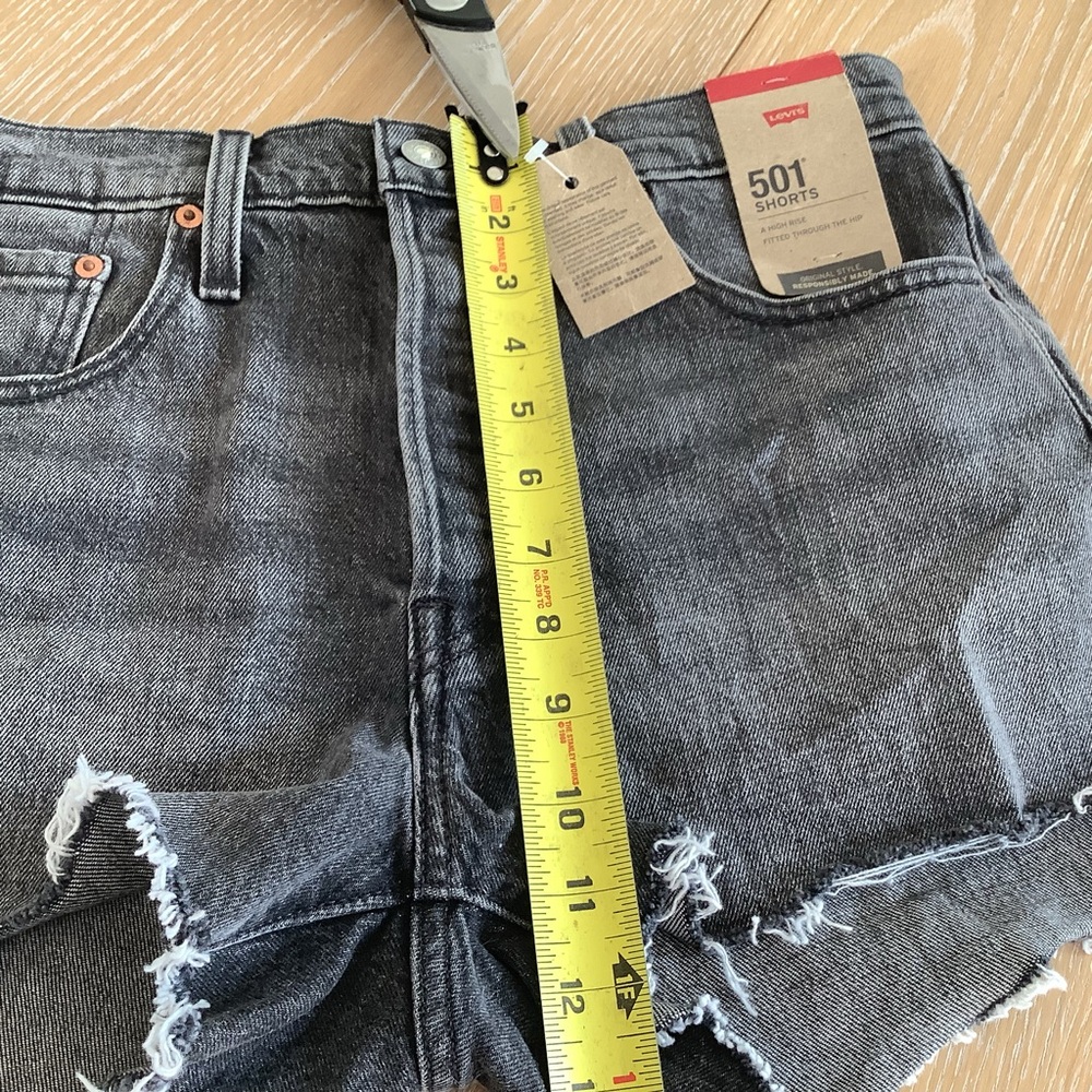 NWT Levi’s 501 High Rise Shorts 28 - Picture 8 of 9